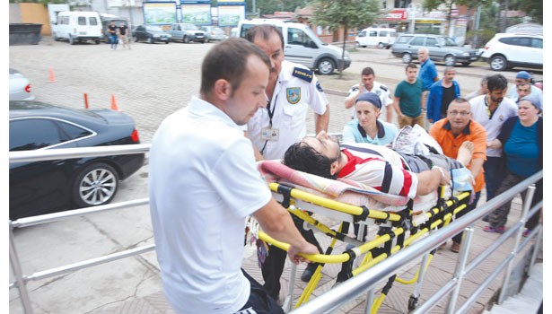 Evinin Çatısını Yapan Kişi Dengesini Kaybederek Düştü