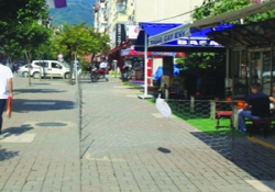 Belediye’ye Sinirlenen Vatandaş Yolu Kapattı