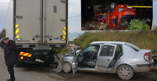 Fatsa İlçesi’nde otomobil TIR’ın altına girdi