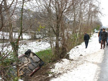 Fatsa’da Otomobil Şarampole Yuvarlandı