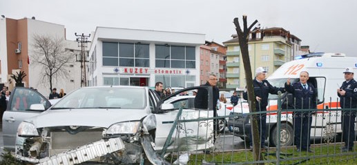 Fatsa’da Tır, Otomobile Arkadan Çarptı