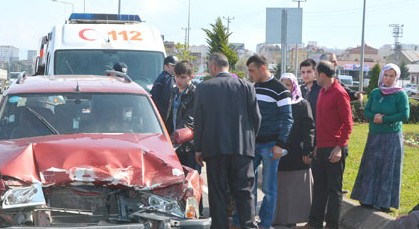 Umreden gelenleri almaya giden otomobil kaza yaptı 4 yaralı