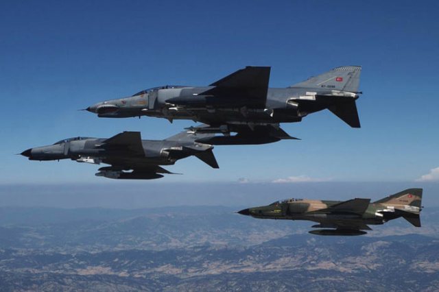 Rus uçakları Ordu semalarında görüntülendi