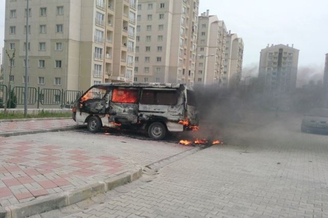 İstanbul’da Ordulu ailenin evinin önünde arabası kundaklandı