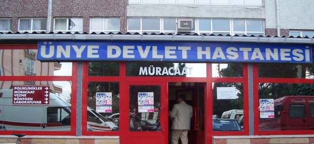 4 yaşındaki çocuk bahçe içindeki çim üzerine düştü