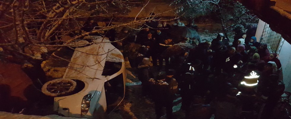 YARALI AMBULANSIN AYAĞINA GİTTİ