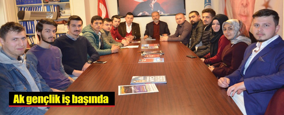 Ak gençlik iş başında