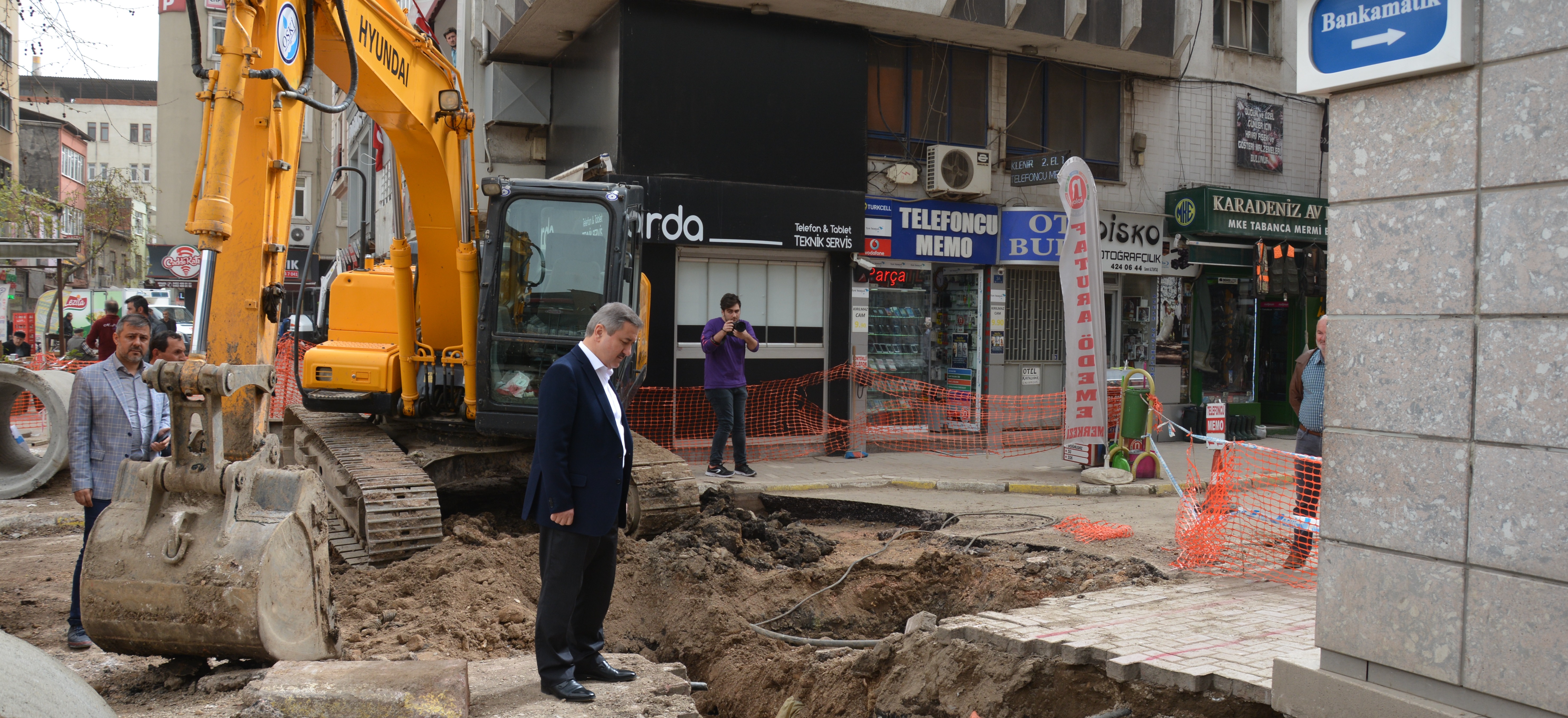 Cumhuriyet Meydanı projesi çalışmalarını inceledi