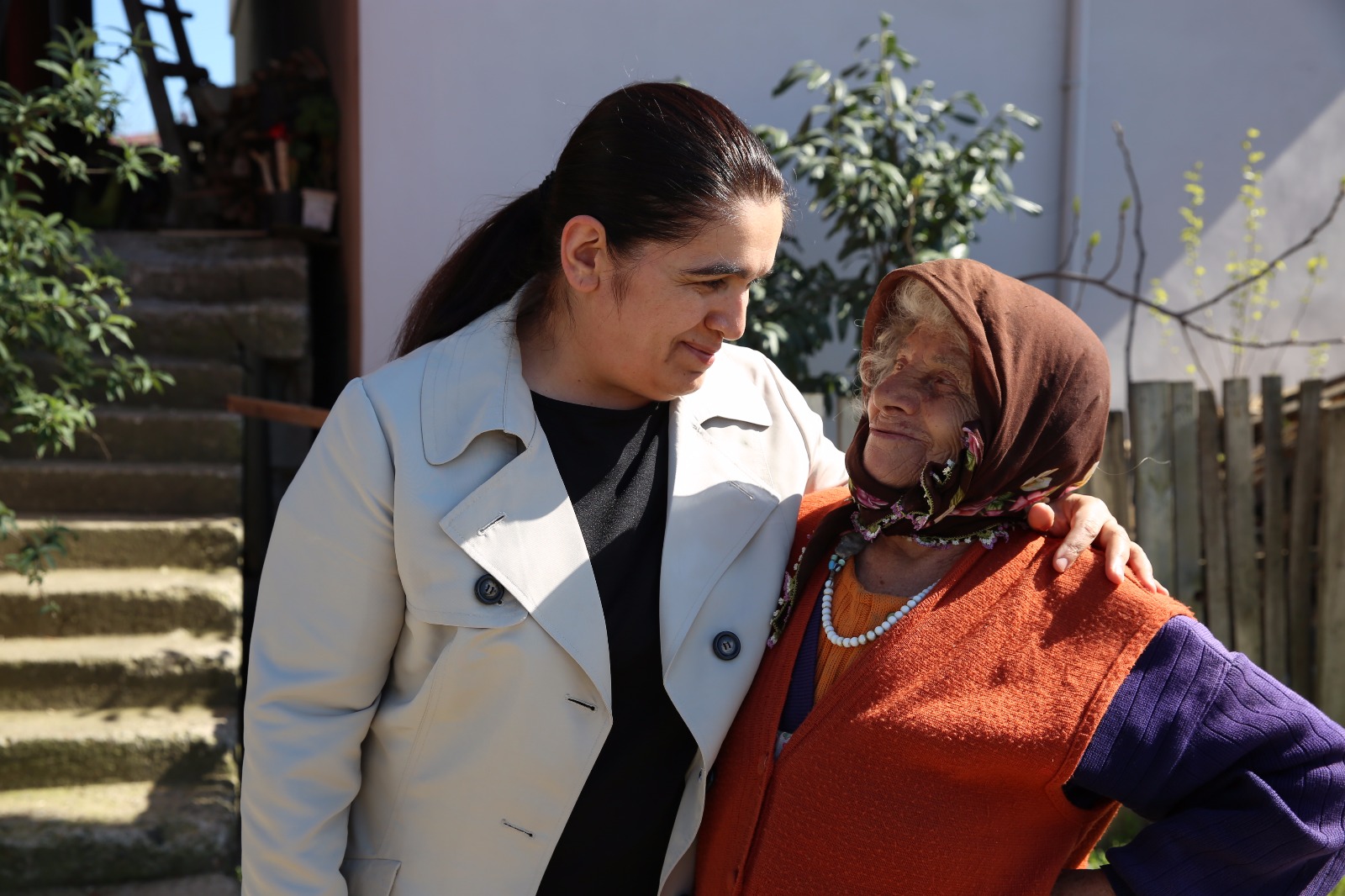 Sosyal Amaçlı Ziyaretlerini Sürdürüyor