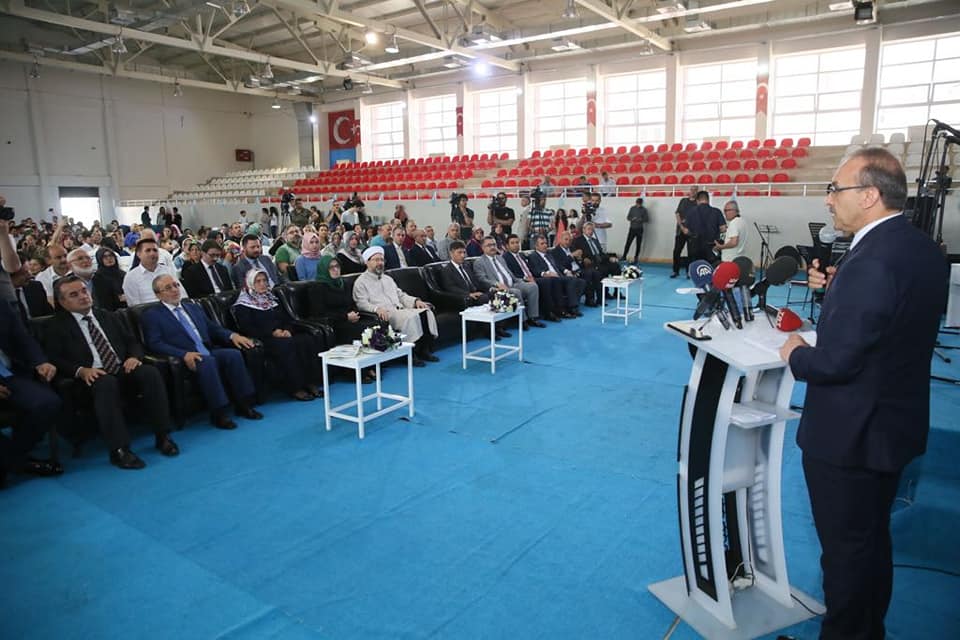 Öğrencilerin Karne Sevincine Ortak Oldu