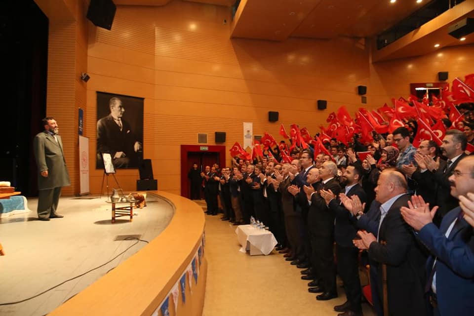 Vali Yavuz, “Asım’ın Nesli-KORKMA” Adlı Tiyatro Oyununu İzledi