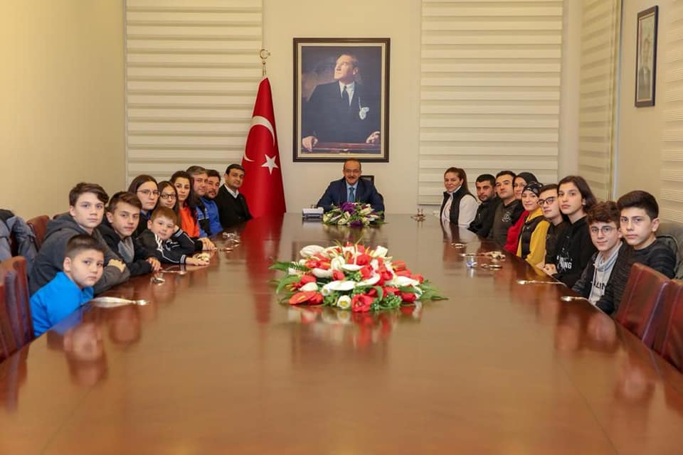 Vali Yavuz, Başarılı Sporcuları Kutladı