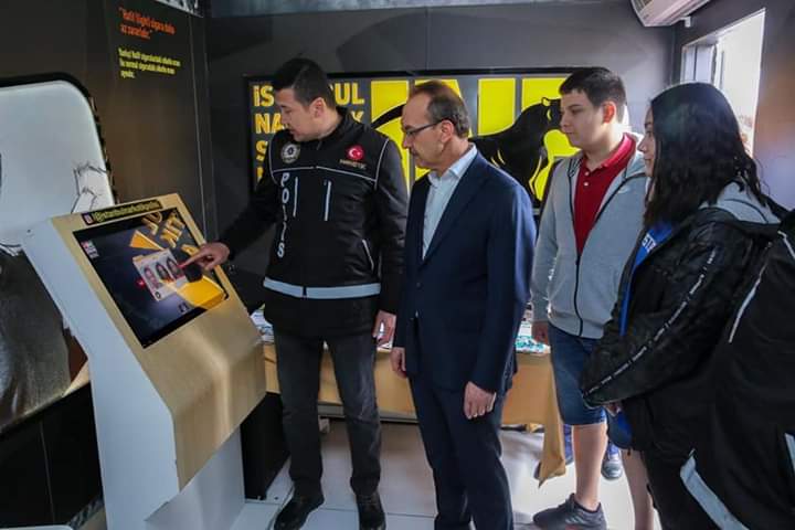 Vali Yavuz, Narkotik Eğitim Tır’ını Ziyaret Etti