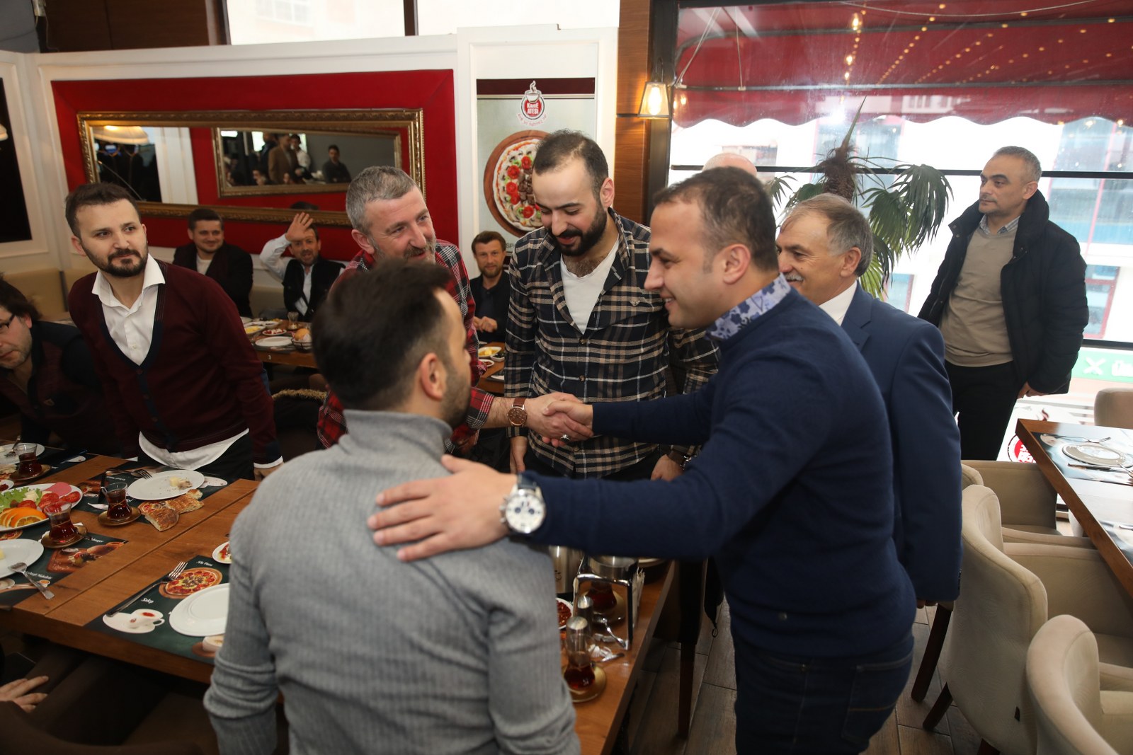 BAŞKAN KİBAR KUAFÖRLERLE BİR ARAYA GELDİ