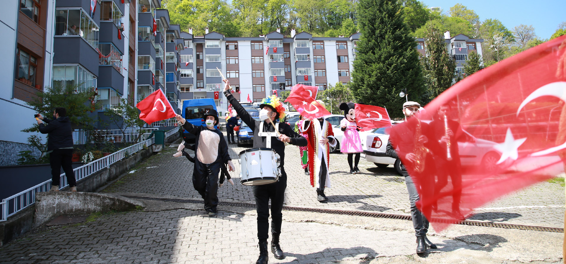 23 NİSAN COŞKUSUNU EVLERE TAŞIDIK