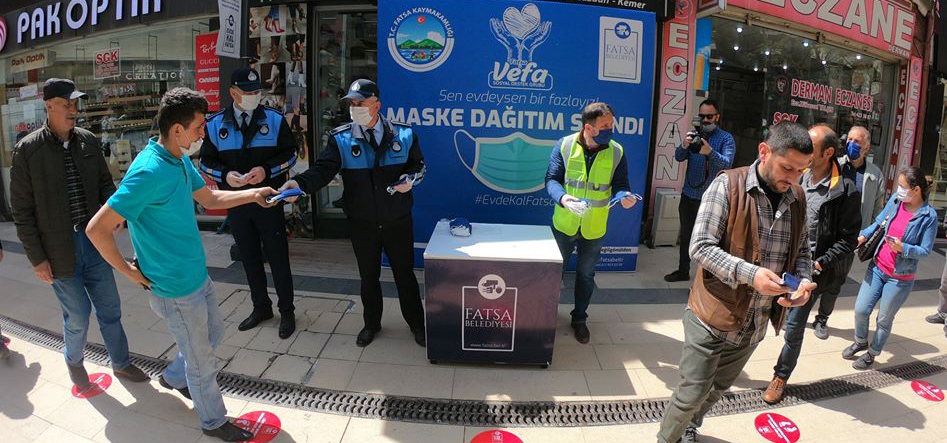 HERKESE MASKE HER EVE MASKE