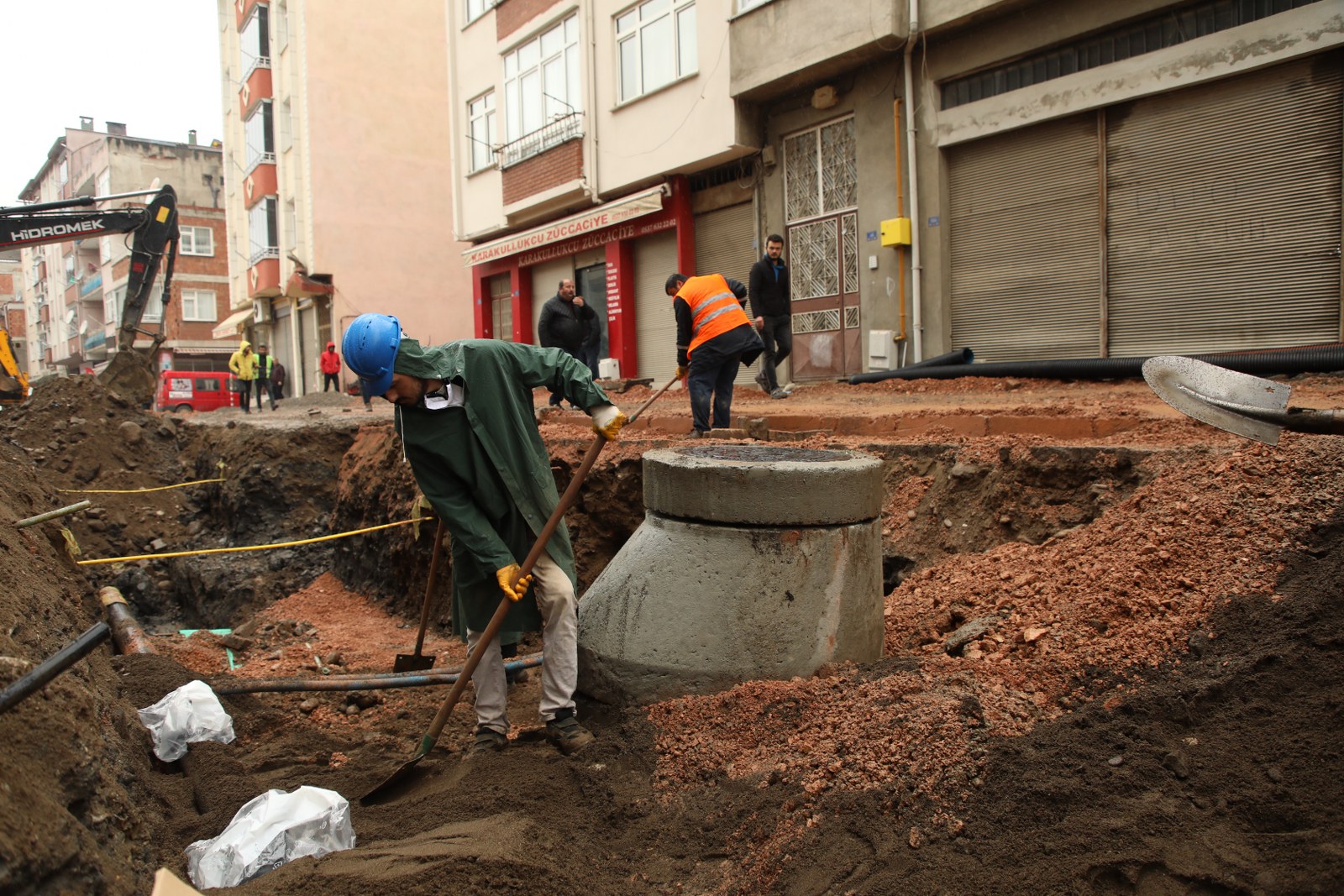 SEVGİ CADDESİNİN ALT YAPISI YENİLENİYOR
