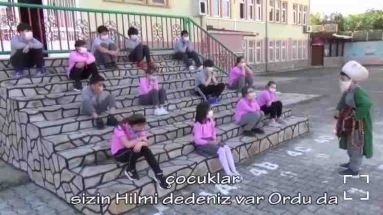 BAŞKAN HİLMİ GÜLER’DEN ÖĞRENCİLERE JEST