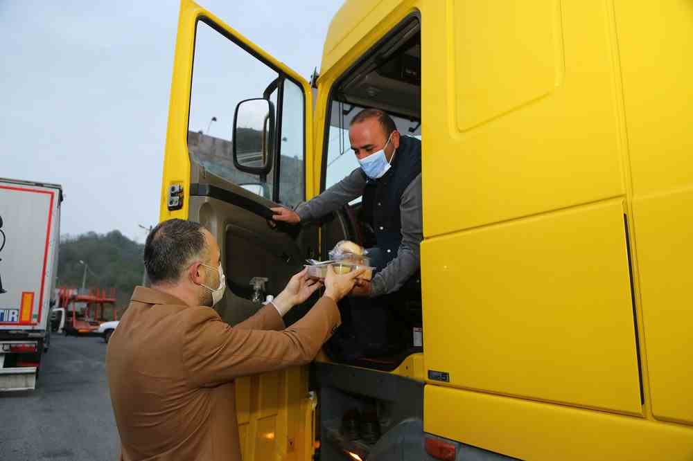 ORDU’DA SÜRÜCÜLERE İFTAR SOFRASI