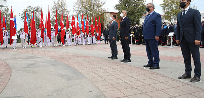 29 EKİM CUMHURİYET BAYRAMI ATATÜRK ANITINA ÇELENK SUNUMU İLE BAŞLADI