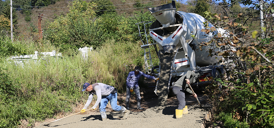 KIRSAL MAHALLELERDE KONFORLU BETON YOL ÇALIŞMALARI DEVAM EDİYOR
