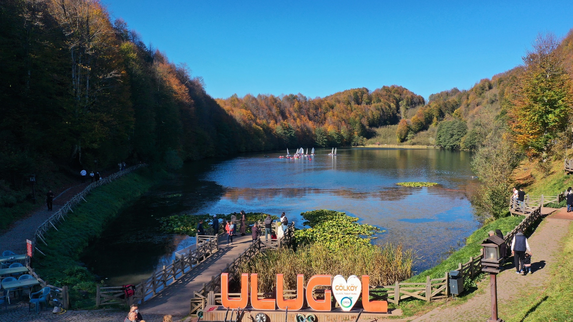 ULUGÖL TABİAT PARKI YELKEN VE KANOCULARLA RENKLENDİ