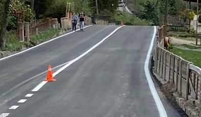 Ulubey-Sarpdere-Damarlı Yolu’nda asfaltlama çalışmaları devam ediyor